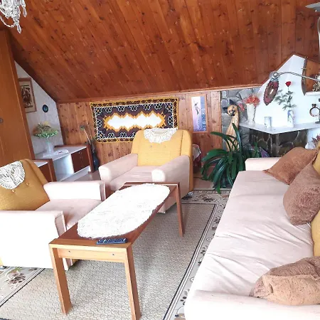 Апартаменты Apartman V Rodinnem Dome Детенице